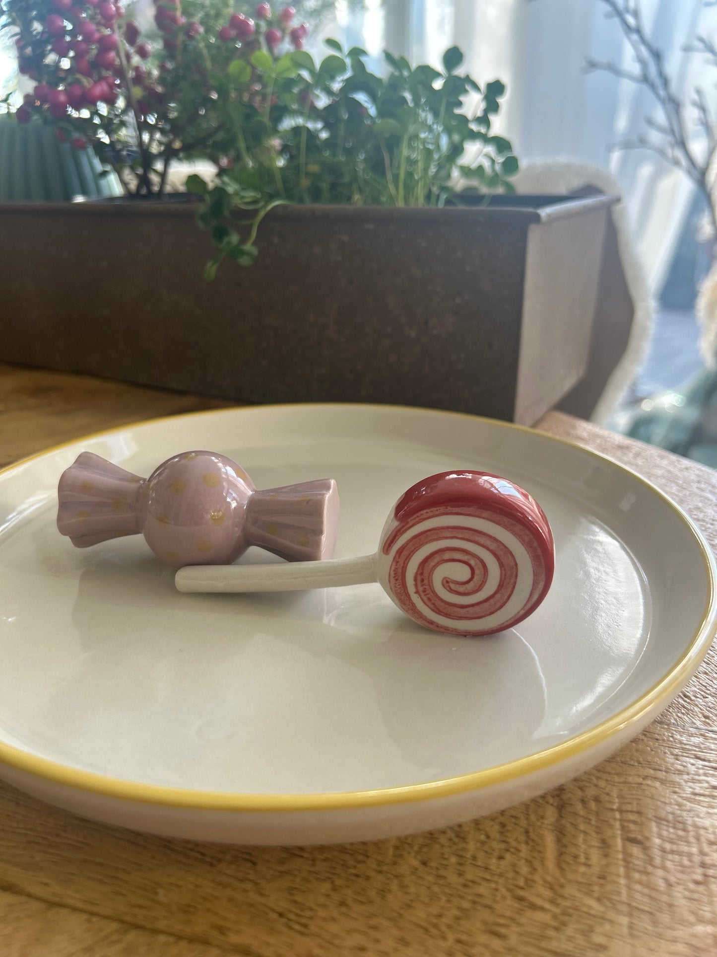 Tallrik Mylie handdekorerad med godis
