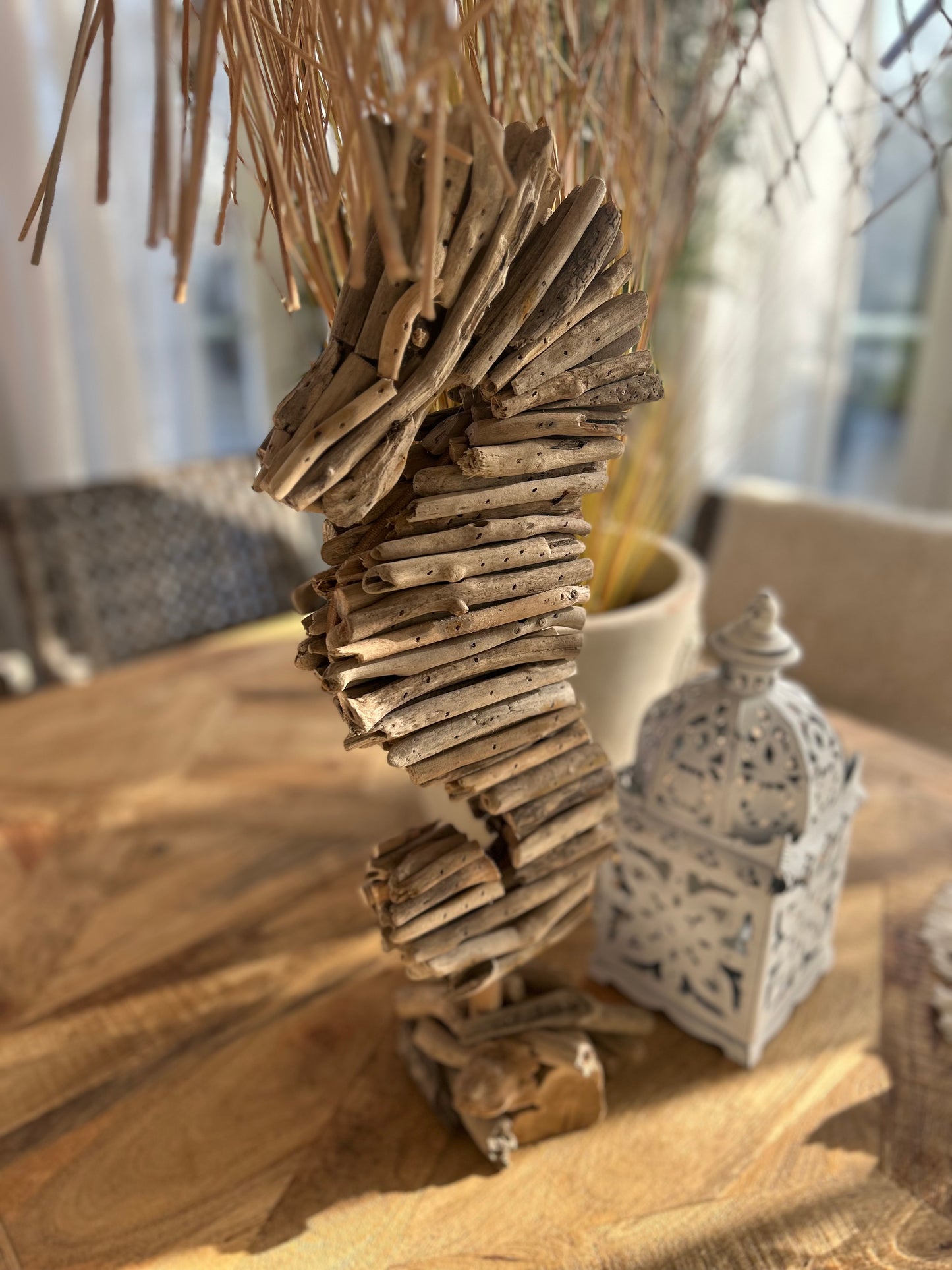 Sjöhäst skulptur som dekoration av drivved