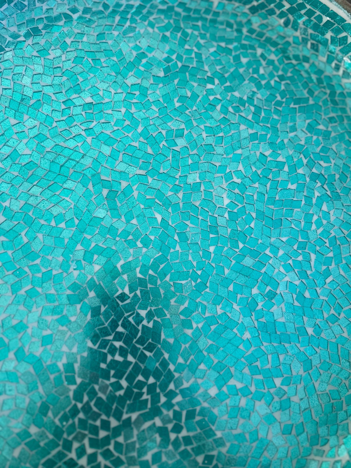 Bricka av mango trä med insida av mosaic