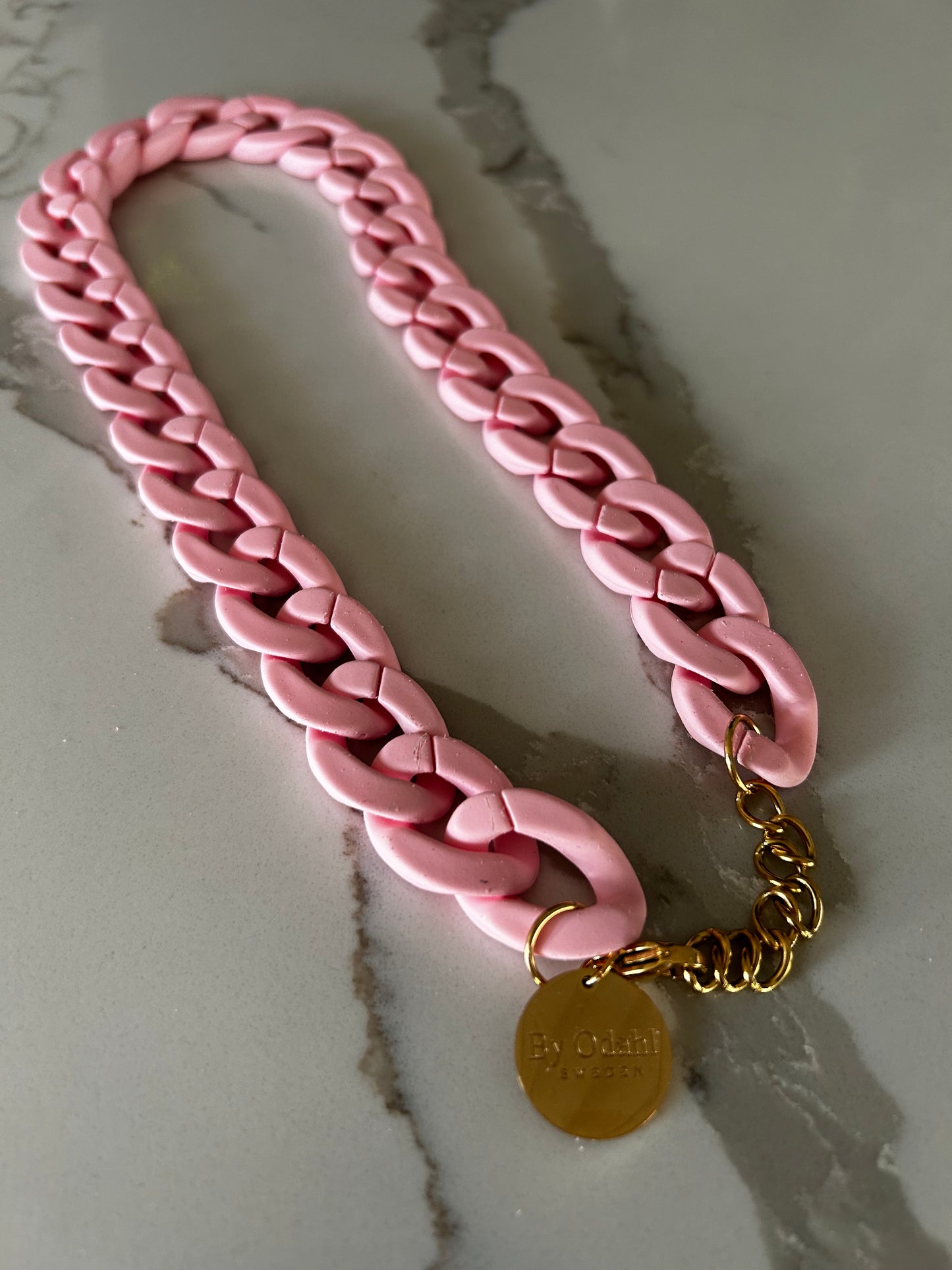 Halsband kedja i ljusrosa
