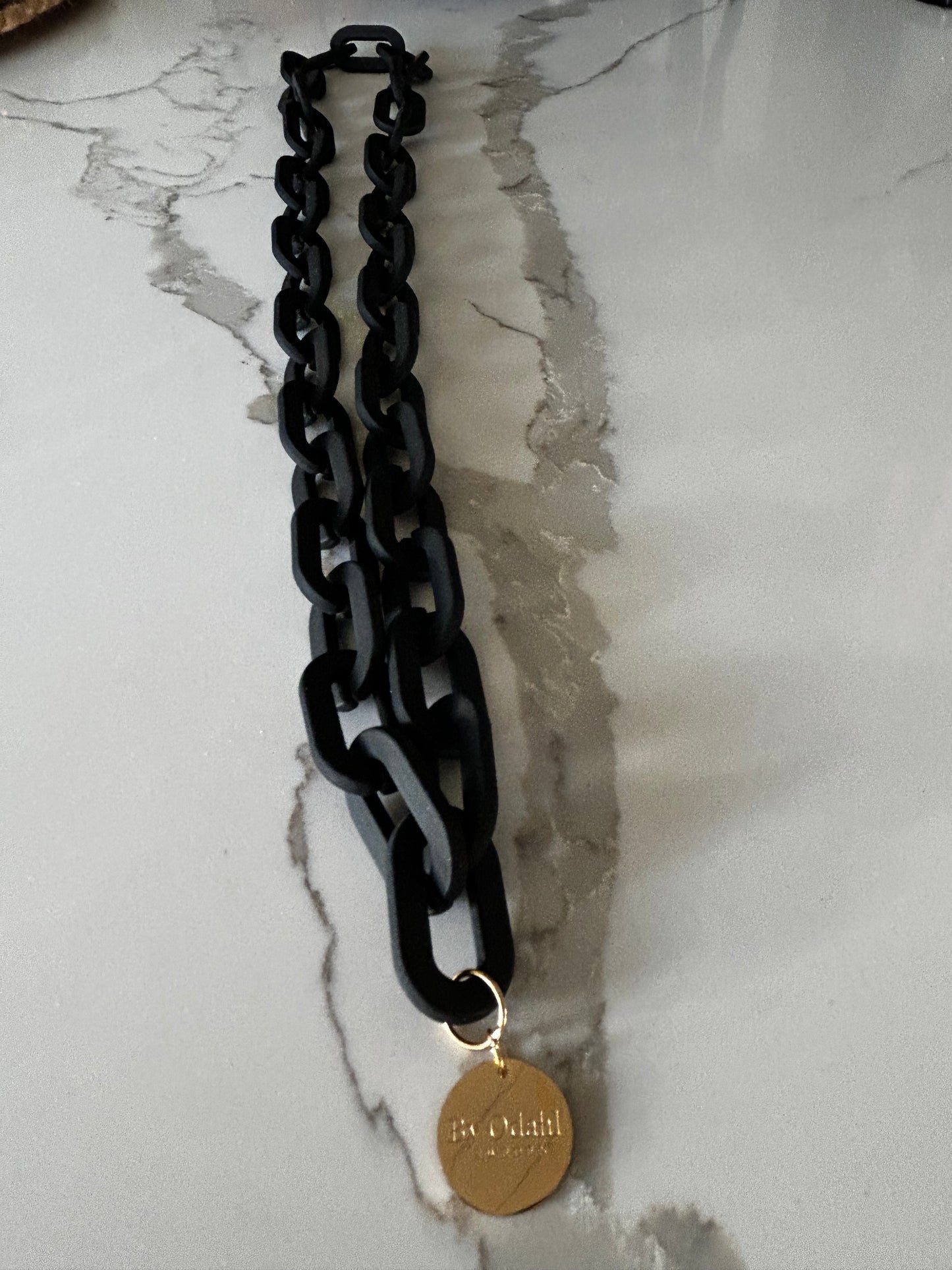 Halsband matt långkedja svart