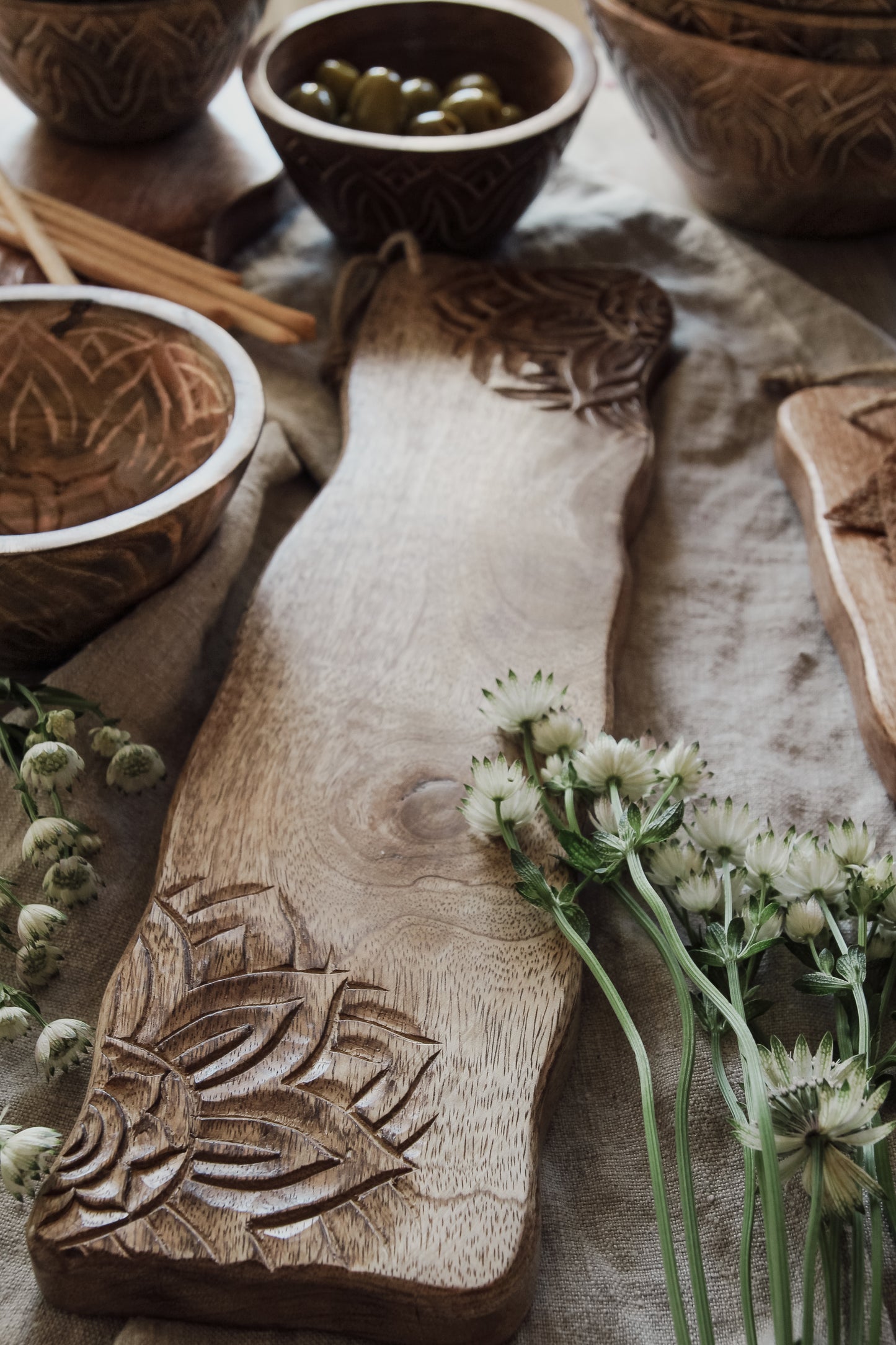 Skärbräda Fleur Wood, mangoträ
