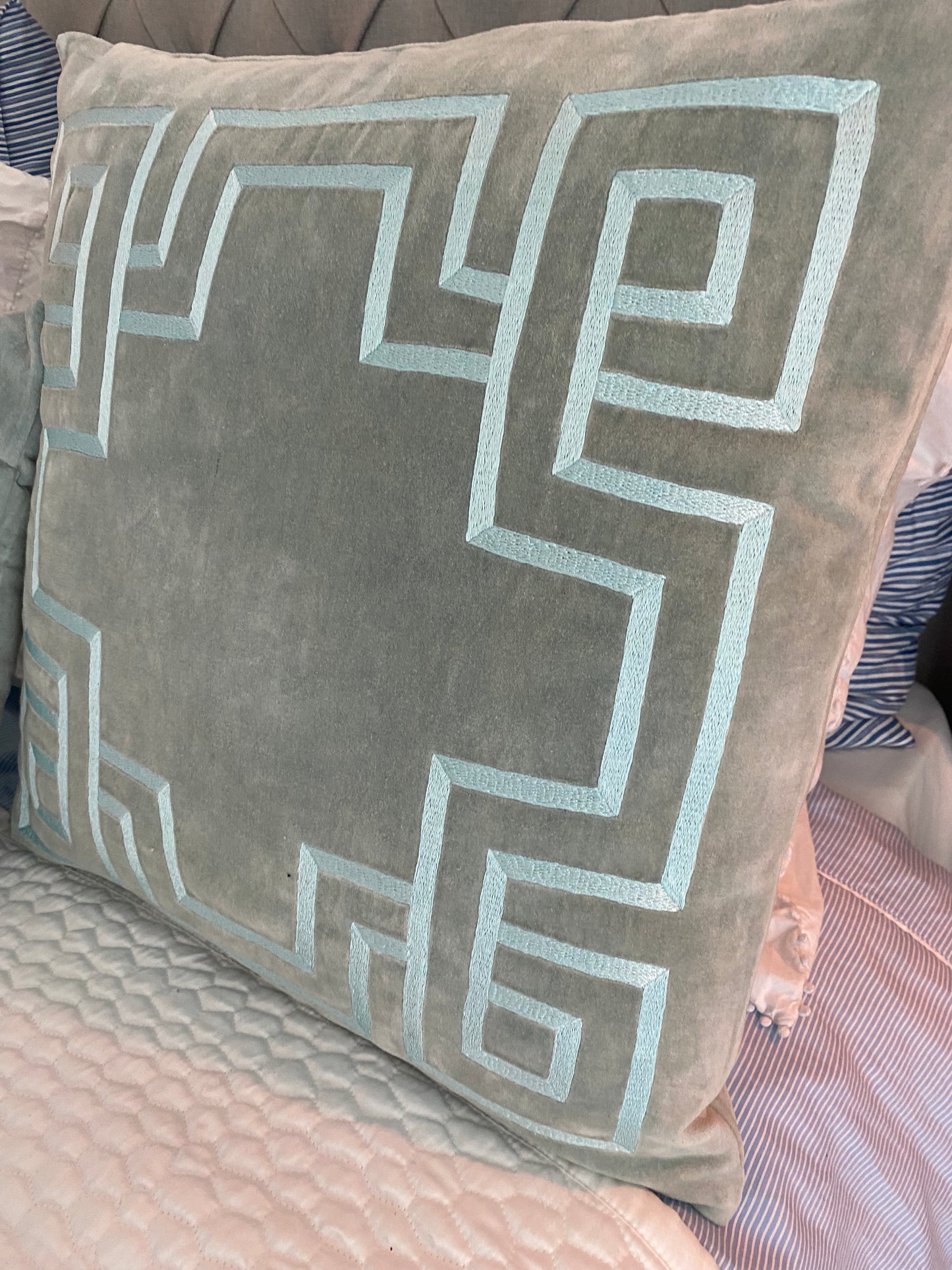 Sammetskudde i Art deco design