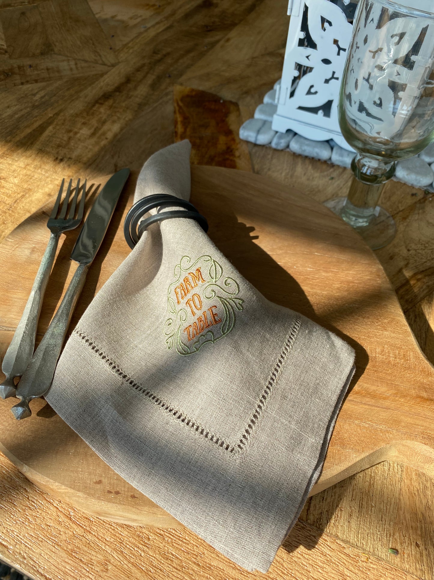 Servett i linne, broderad med Farm to table, 2-pack, naturfärgad