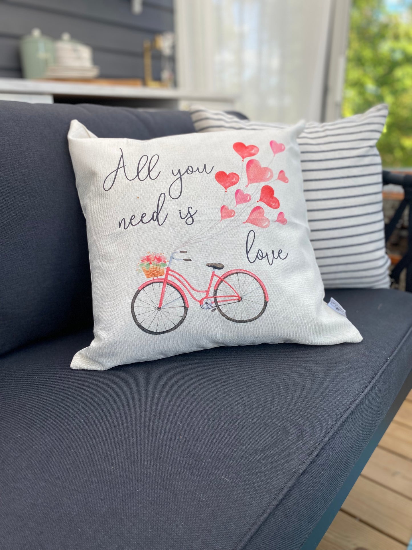 Kuddfodral "All you need is love"