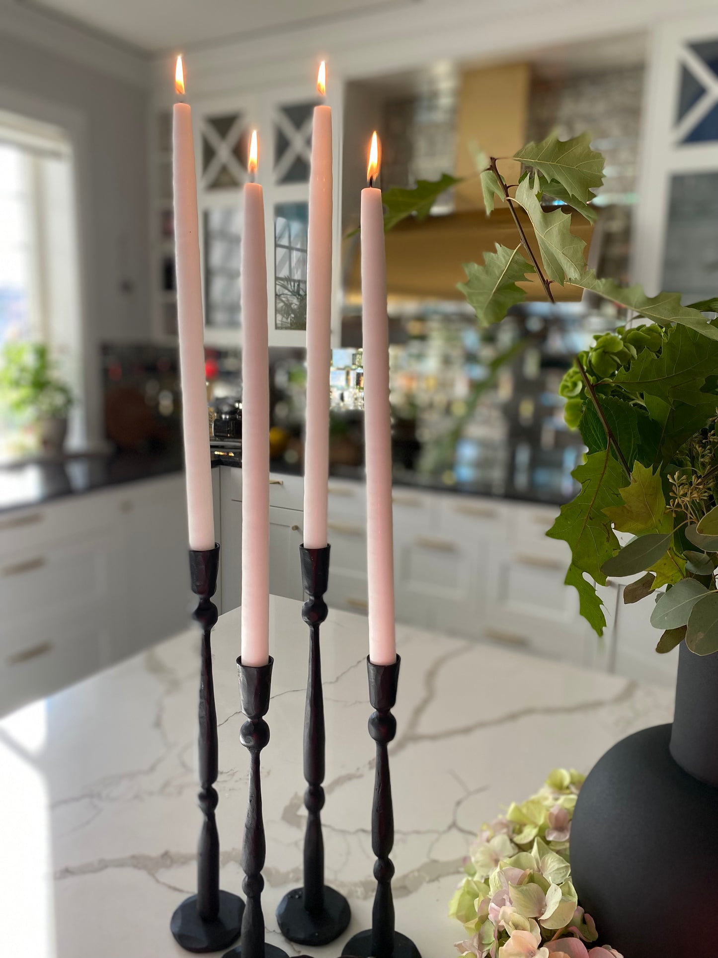 Smidesljusstake Viola L, svart