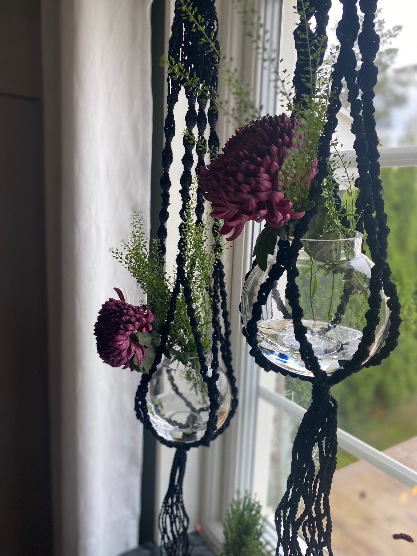 Ampel med glasvas