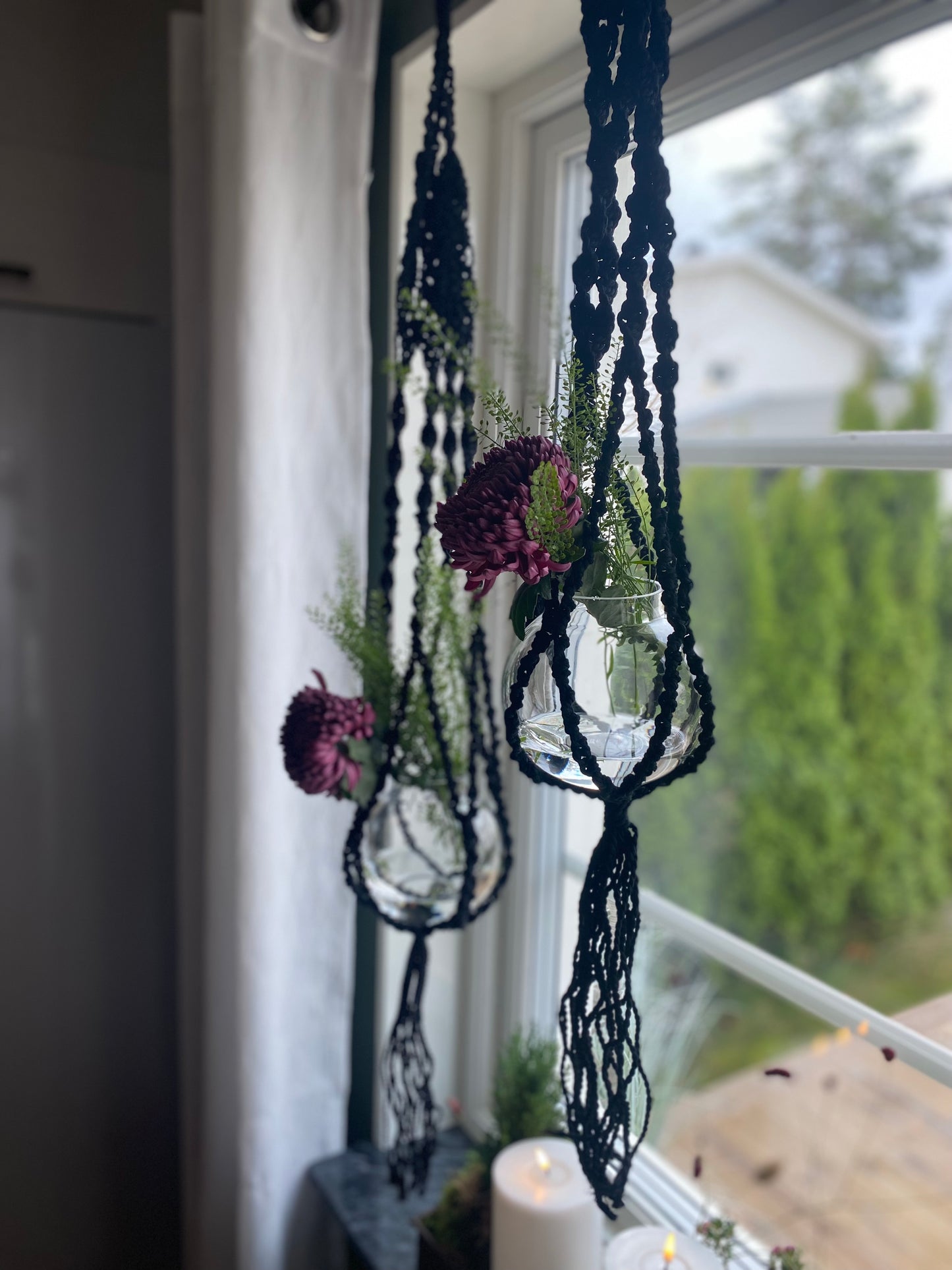 Ampel med glasvas
