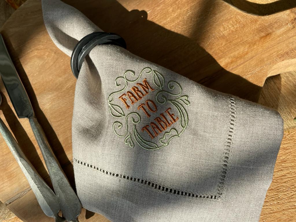 Servett i linne, broderad med Farm to table, 2-pack, naturfärgad