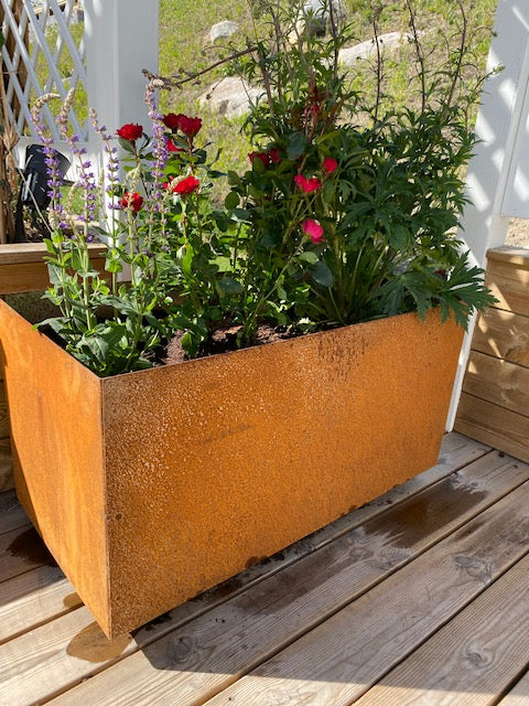 Blomlåda rostig