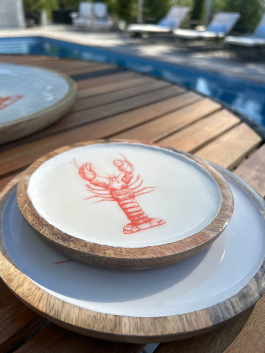 Assiett gjort av mangoträ med hummer motiv