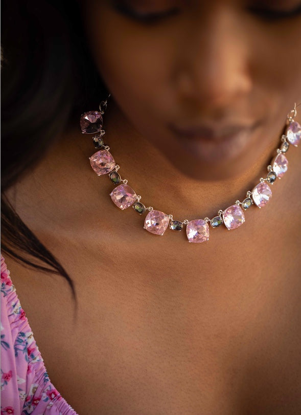 Kate halsband rosa kristaller