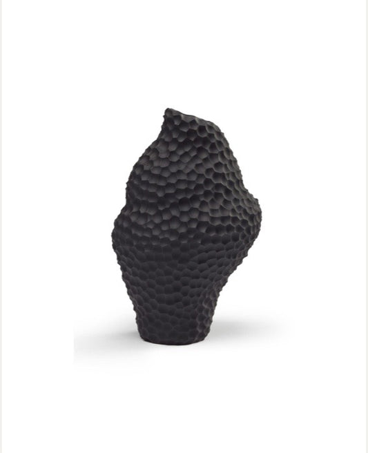 Vas Isla, svart organisk formad vas